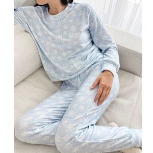 Splendid Blue and White  Snowflake Pajama Set